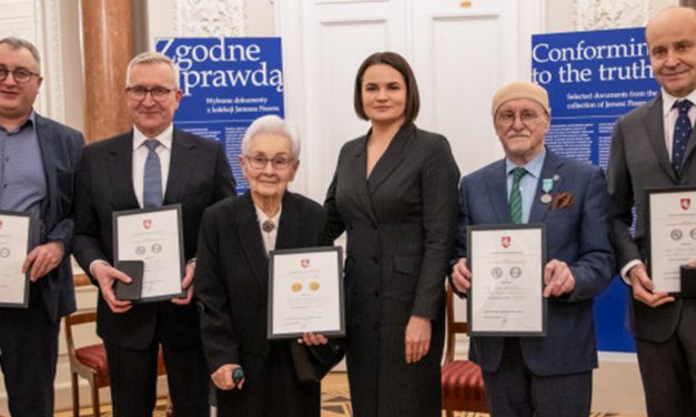 Medal Franciszka Skaryny dla prof. Elżbiety Smułkowej