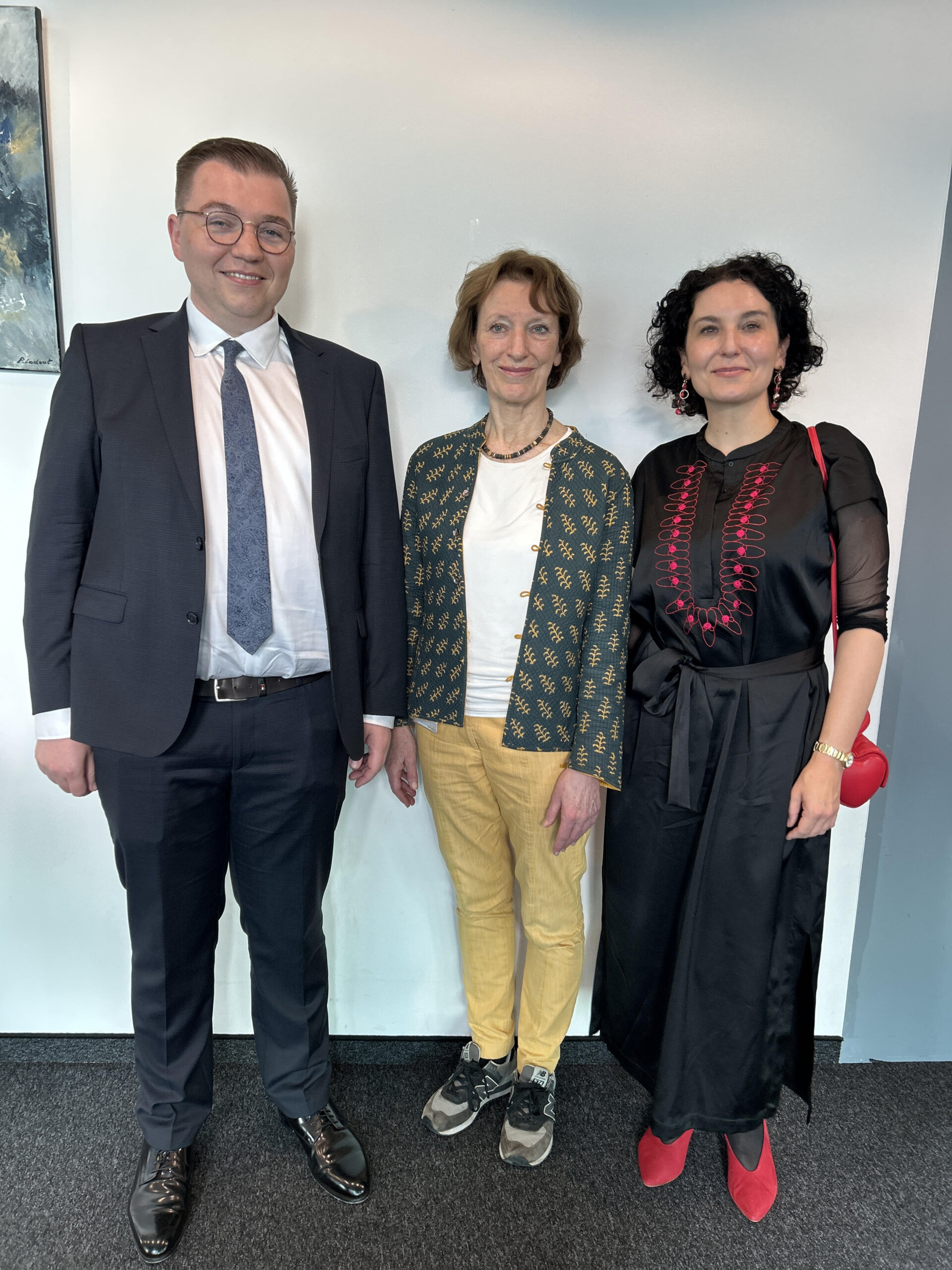 Od lewej: prof. Michał Tomza, prof. Maria Leptin, prof. Juztyna Olko