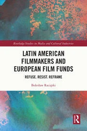 Okładka książki Latin American Filmmakers and European Film Funds. Refuse. Resist. Reframe autorstwa Bolesława Racięskiego, wydanej przez Routledge; abstrakcyjna, wielobarwna grafika w tle.